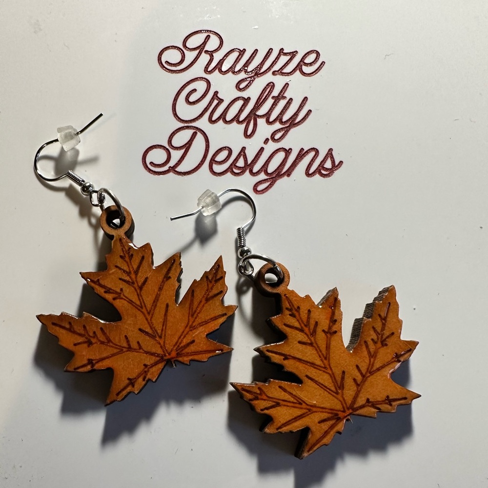 Maple leaf earrings - Picture 1 of 1